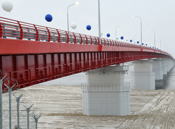 Автодорожный мост с композитными перильными ограждениями от компании ТрансТехКомпозит